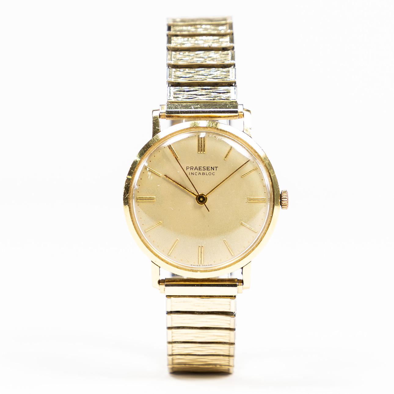PRAESENT. 34 mm, 18k guld.