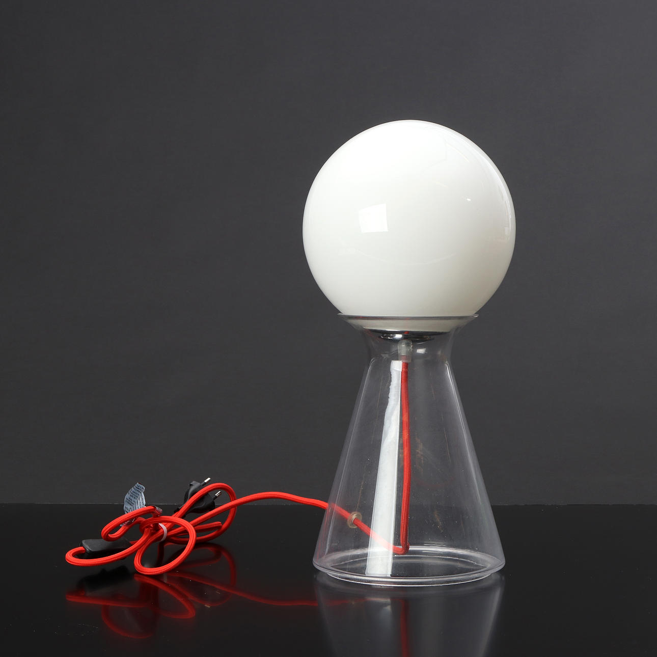 BORDSLAMPA. Glas. Samtida tillverkning.