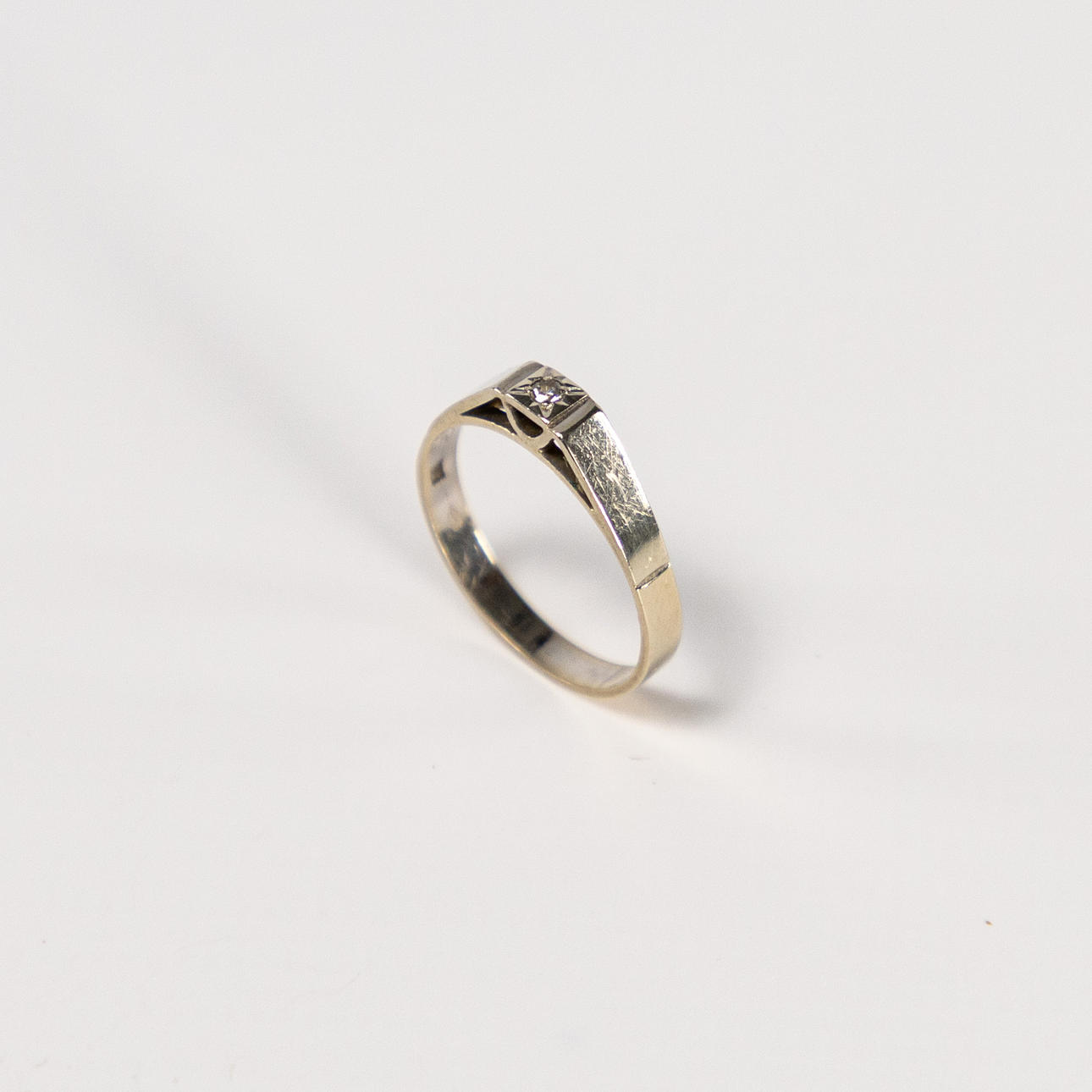 RING. 18k vitguld.