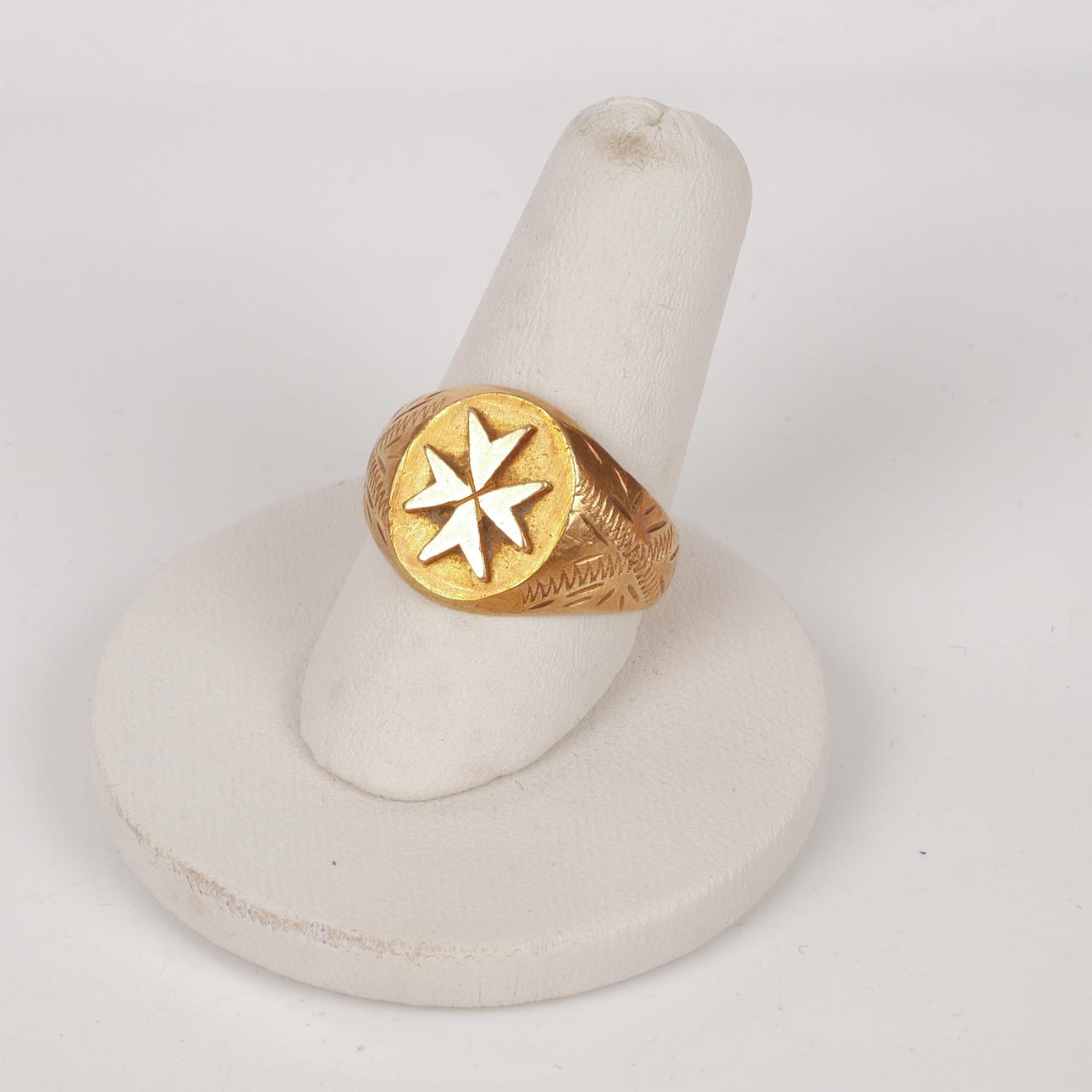 RING, 18K guld med Malteserkors.