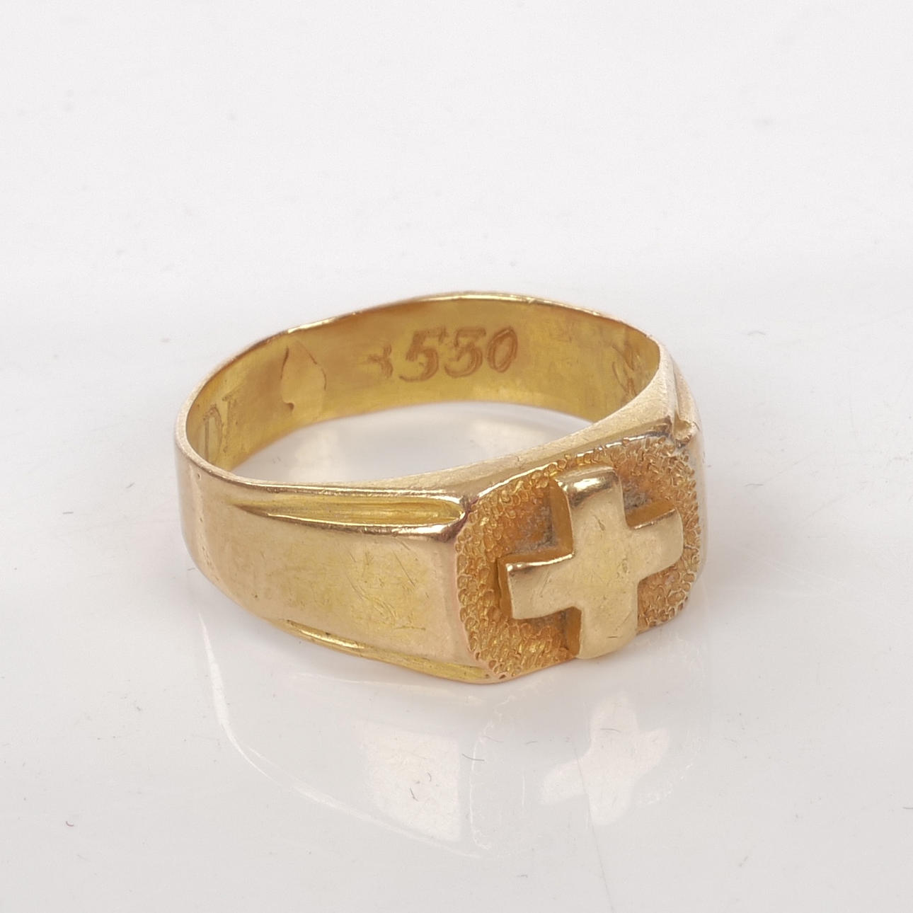 RING, 18K guld med kors.
