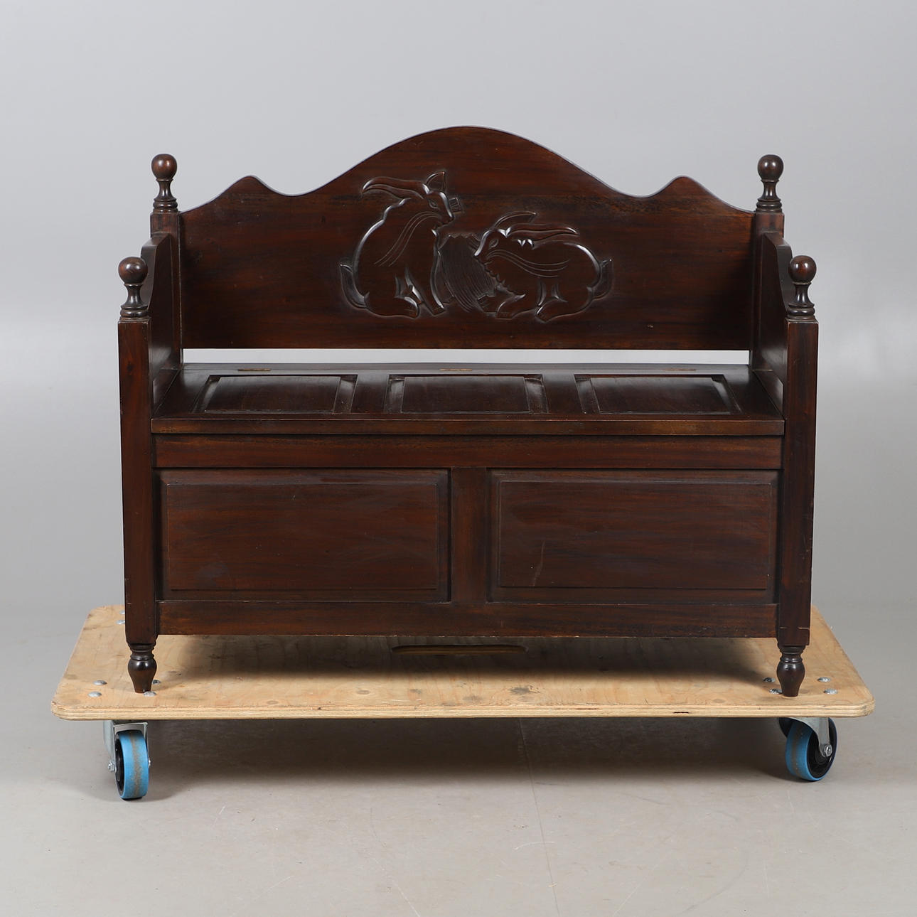 A MODERN SETTLE.