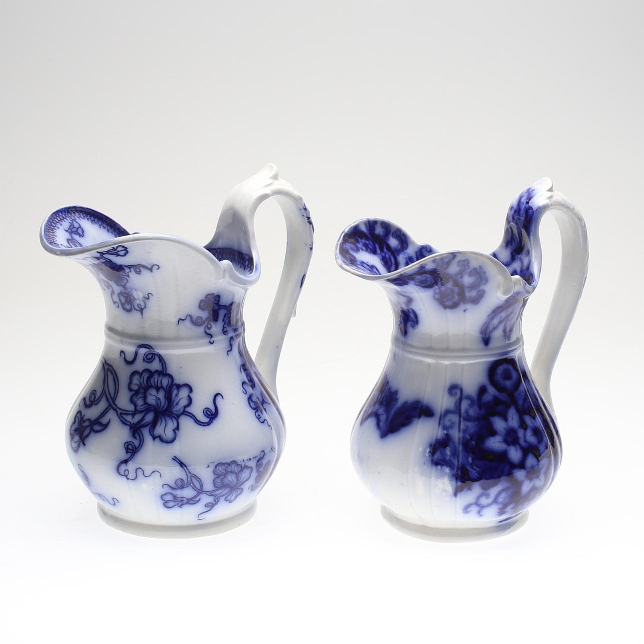 KANNOR, 2 st, flintgods, "Flytande Blått", Rörstrand och Gustavsberg, 1800-talets andra hälft.