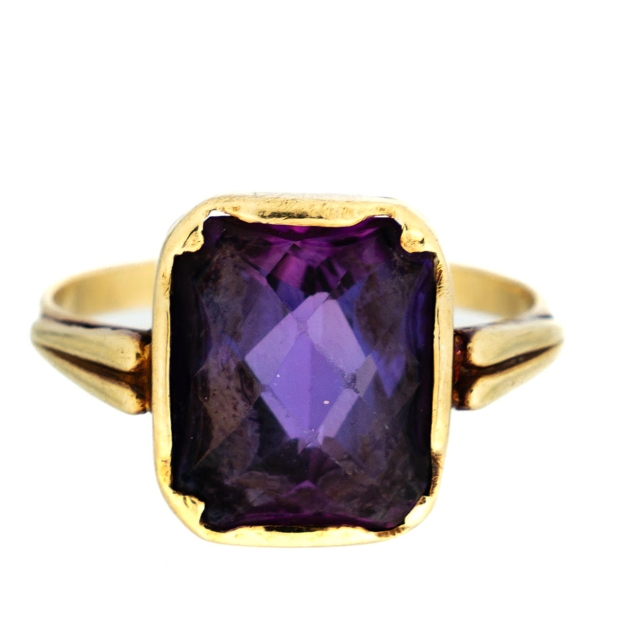 RING, 14K Guld, Besatt med ametist.
