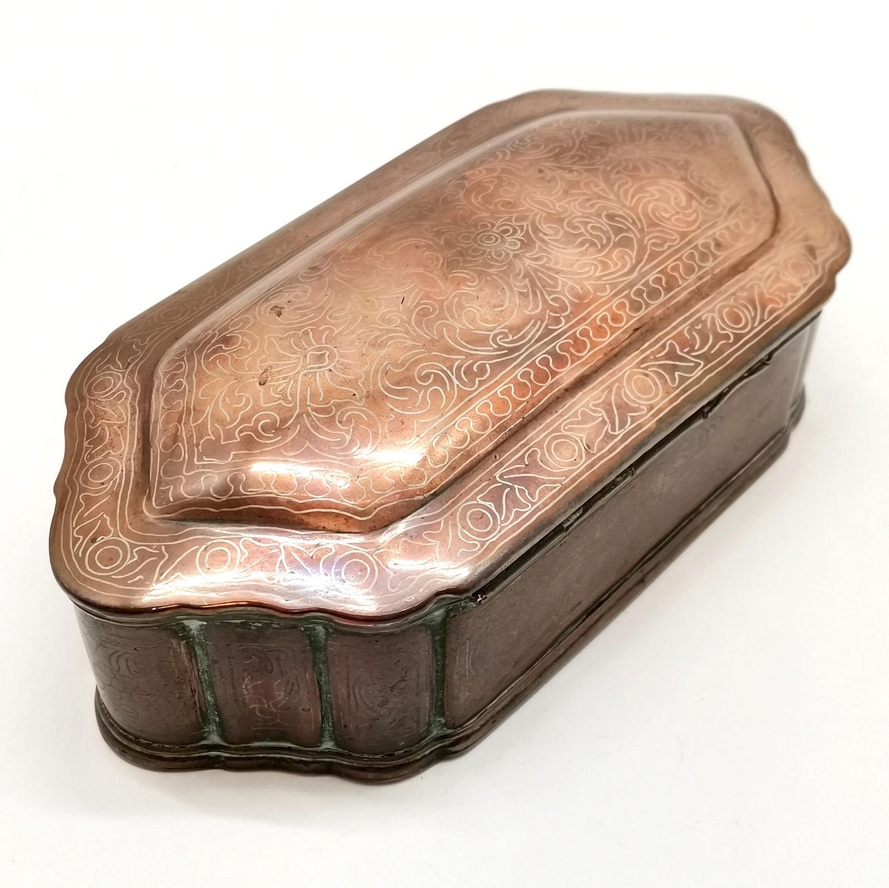 ANTIQUE SILVER INLAID COPPER HINGED LIDDED BOX.