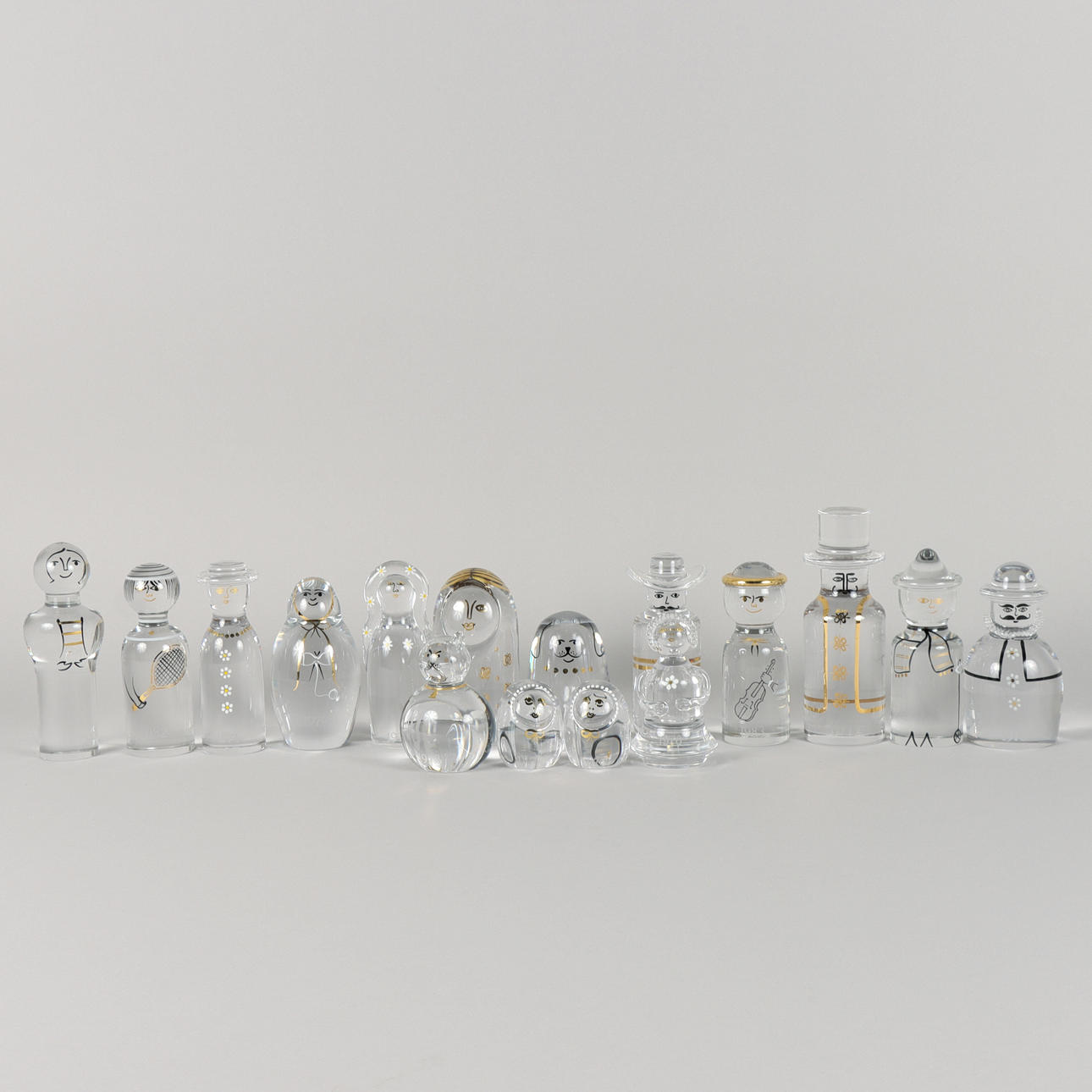 GÖRAN WÄRFF. Glasfigurer, 16 stycken, "Kostafamiljen".
