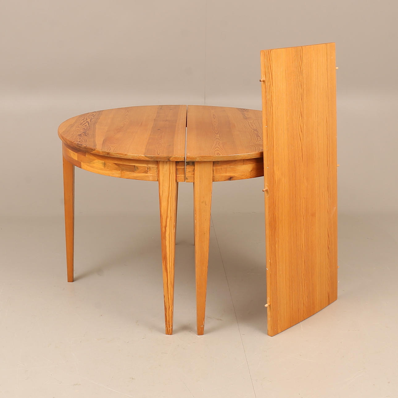 DINING TABLE, pine, 20th century.
