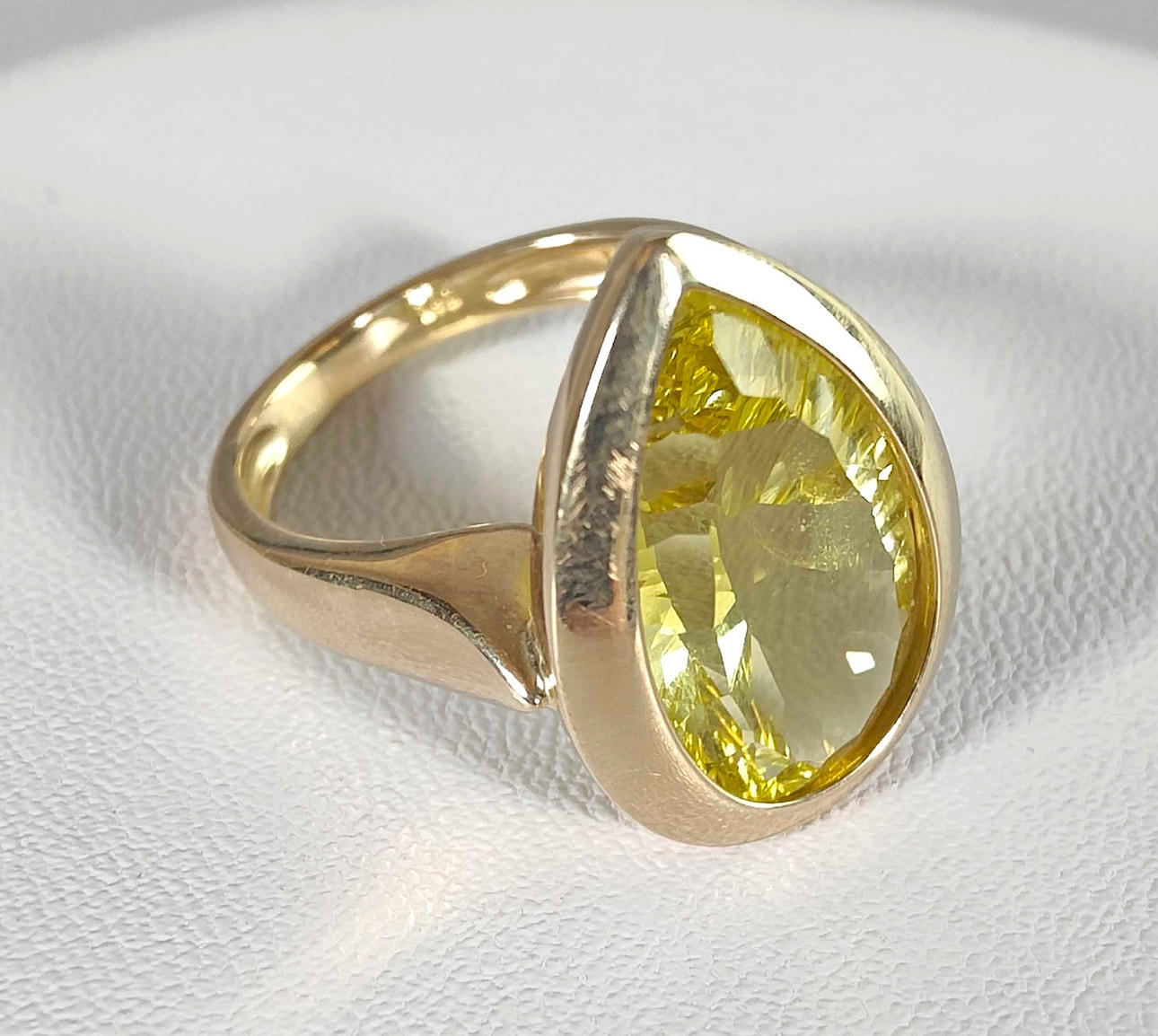 LEMON QUARTZ RING in 9k gold.