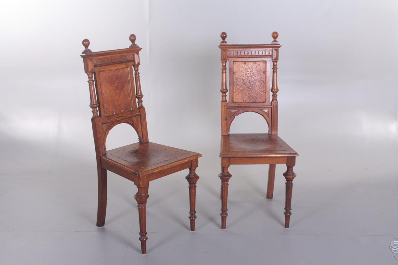 STOLAR, 2 st, nyrenässans, med motiv, 1900-tal.