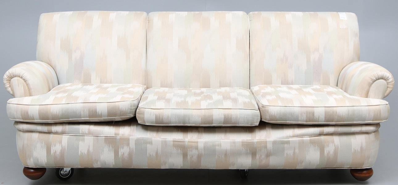 SOFFA 3 sits sent 1900-tal.