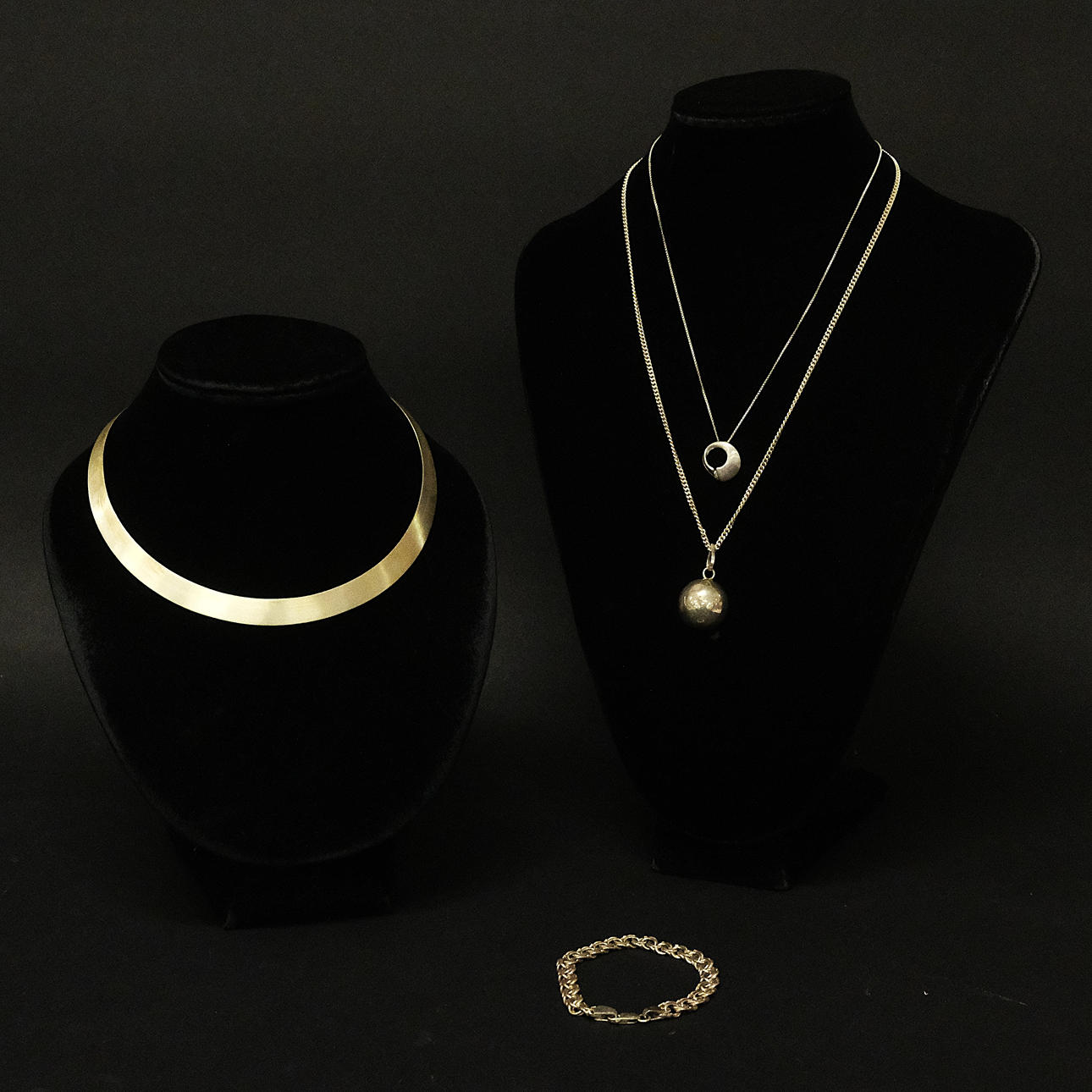 JEWELLERY, SILVER, FIVE PIECES.