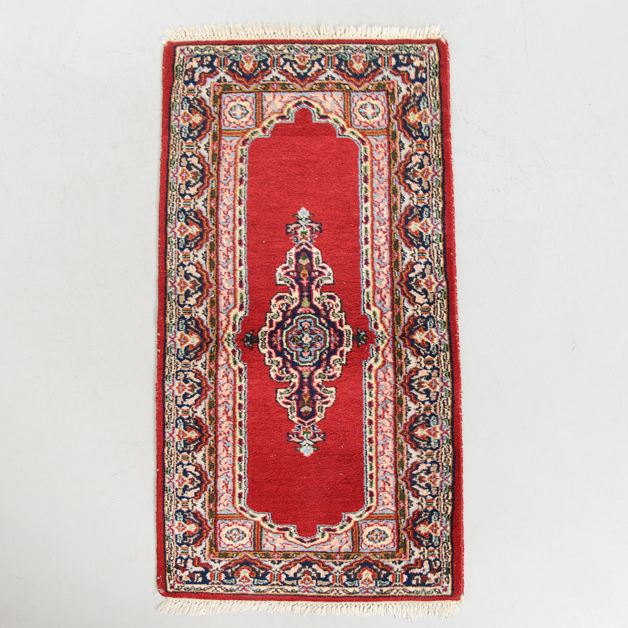 CARPET, oriental, 140 x 70 cm.