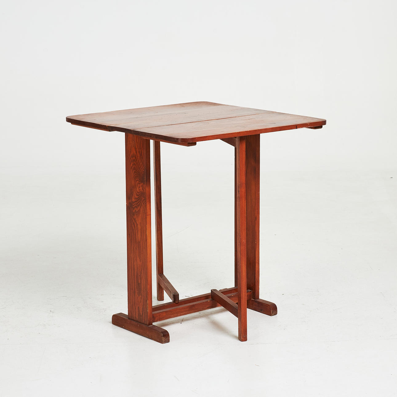 DROP-LEAF TABLE. painted pine, 20th century.