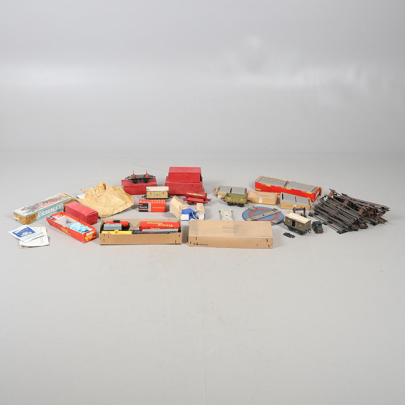 HORNBY 0 GAUGE, MARKLIN & TRAIN ACCESSORIES.