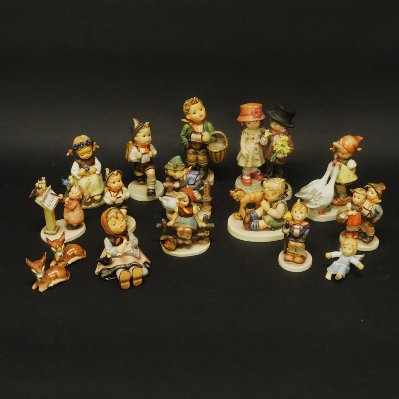 FIGURINES, HUMMEL / GOEBEL, 16 PIECES.