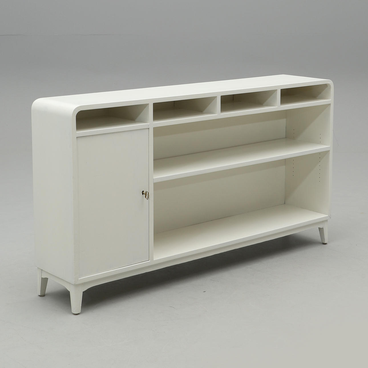 SIDEBOARD, omkring 1900-talets mitt.