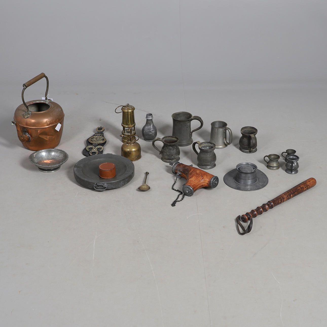 ASSORTED 19TH CENTURY AND LATER METALWARE.