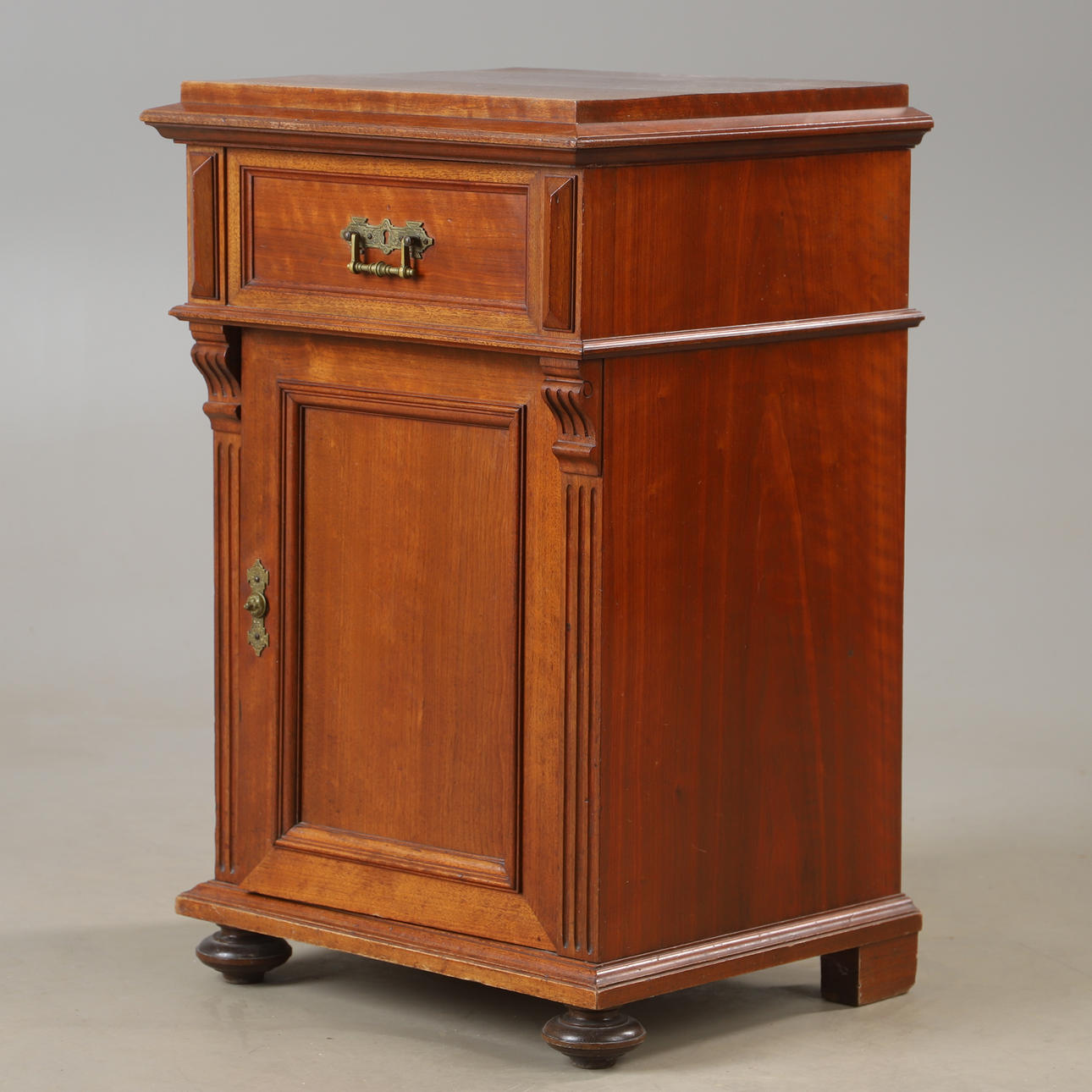 POTTSKÅP, mahogany, Neo-Renaissance.