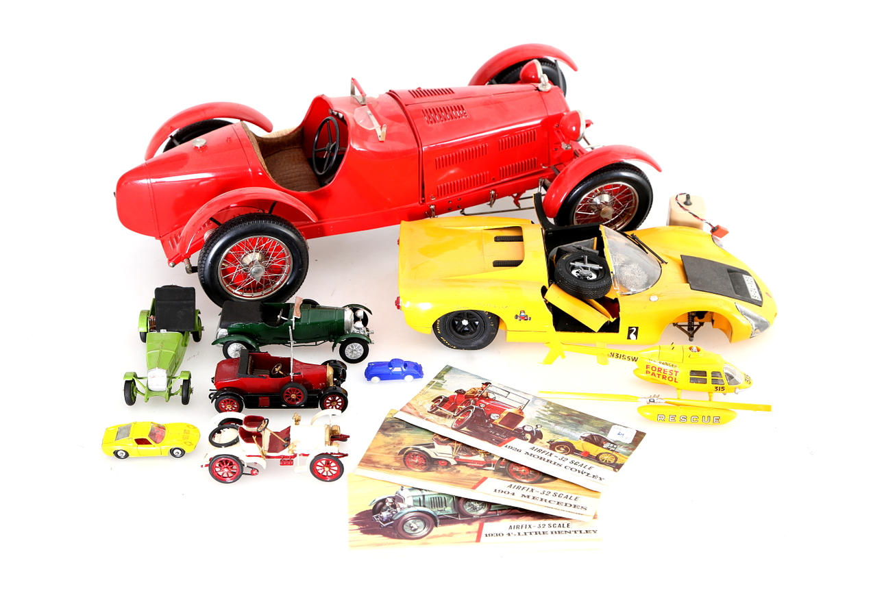 SAMLING MODELLBYGGNADER och BILAR.