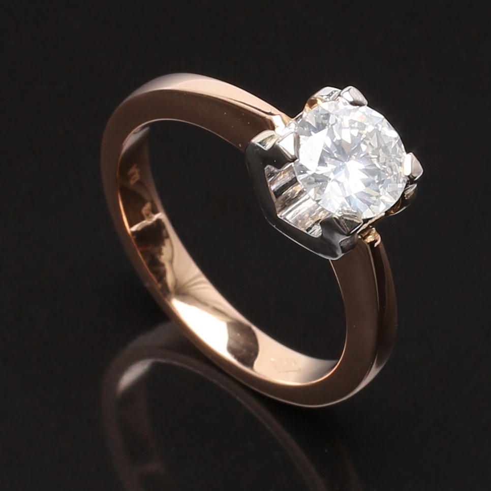 RING i 18 K rosa guld med diamant 1,00 ct.
