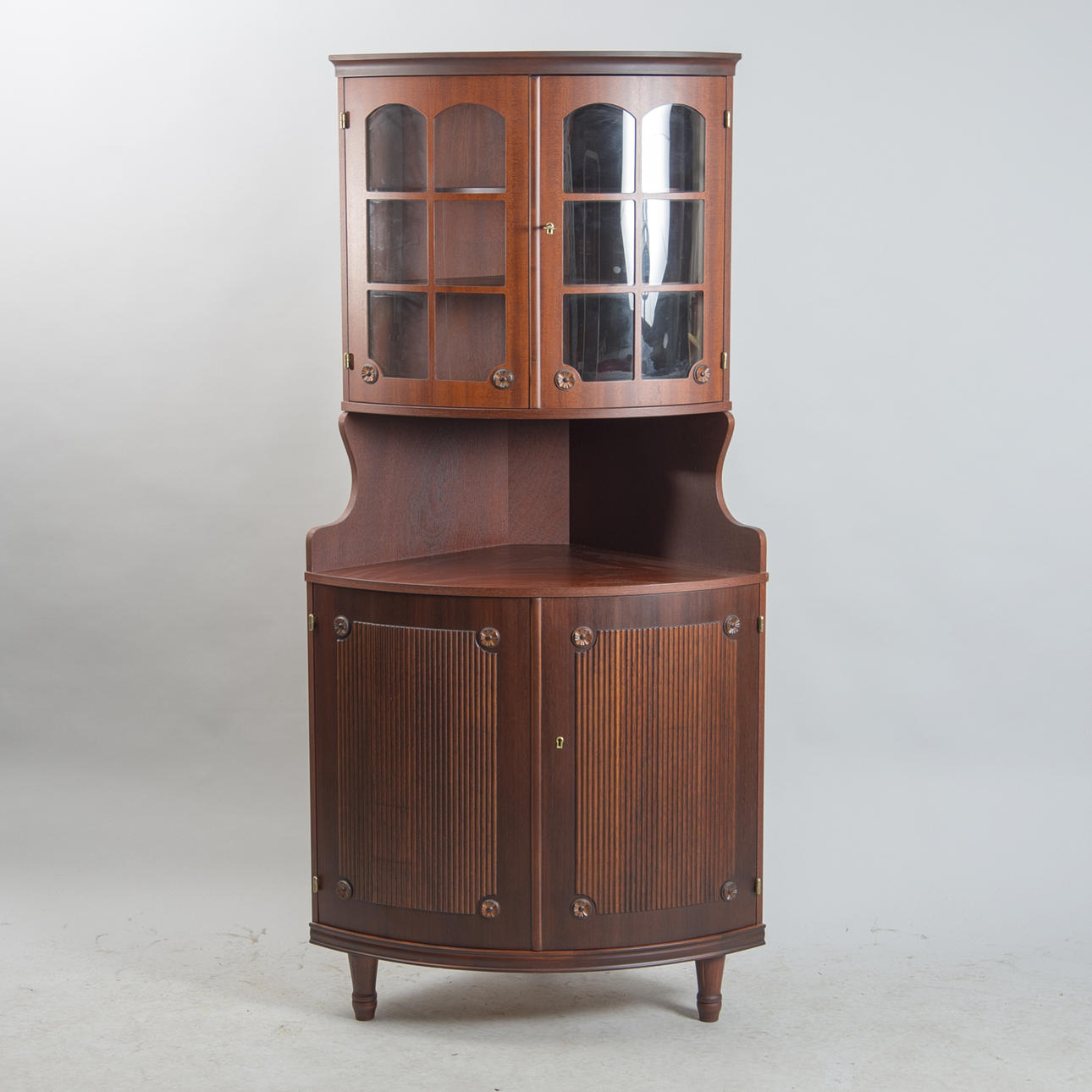 HÖRNSKÅP, mahogny, gustaviansk stil.