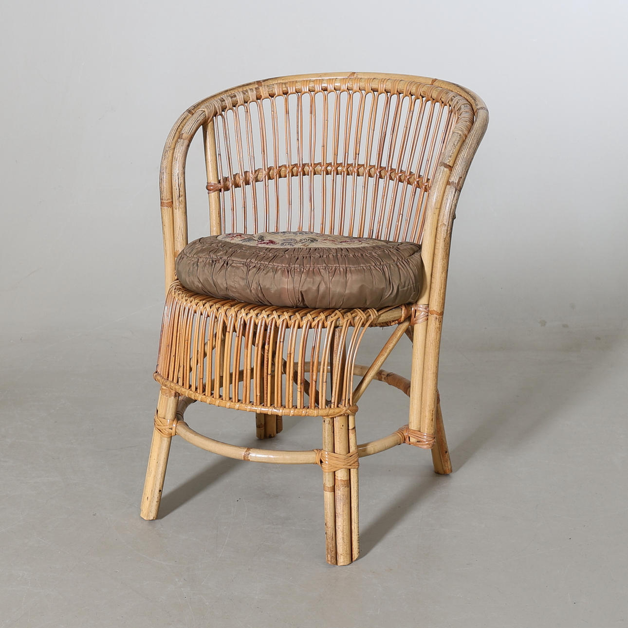 KORGSTOL, bambu & rotting, 1900-tal.