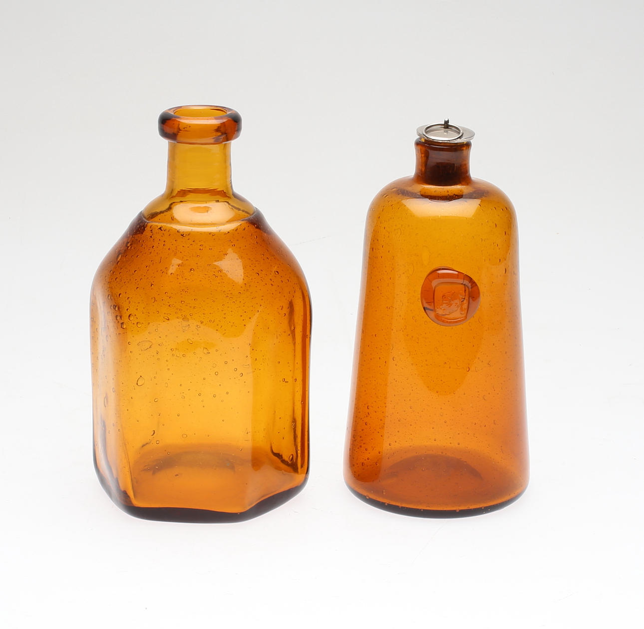 FLASKOR, 2 st, glas, Erik Höglund, Boda Sweden.