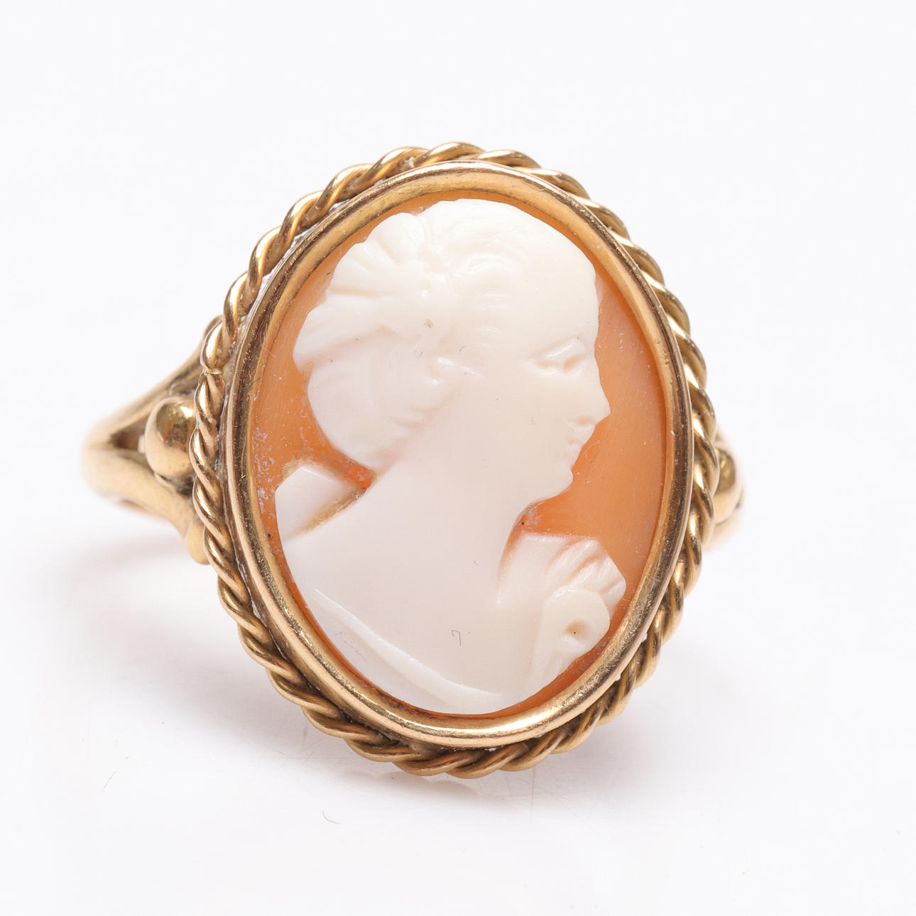 RING, 18k guld, med camé, vikt ca 5 gram.