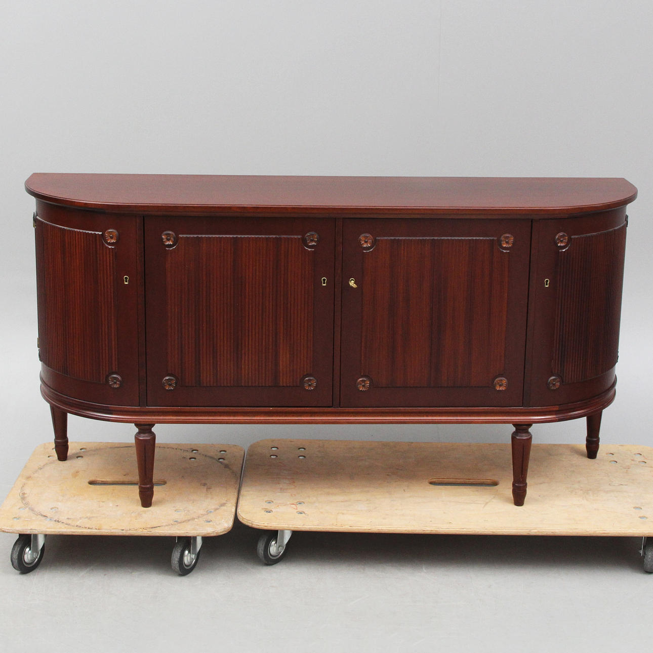 SIDEBOARD, gustaviansk stil, 1900-tal.