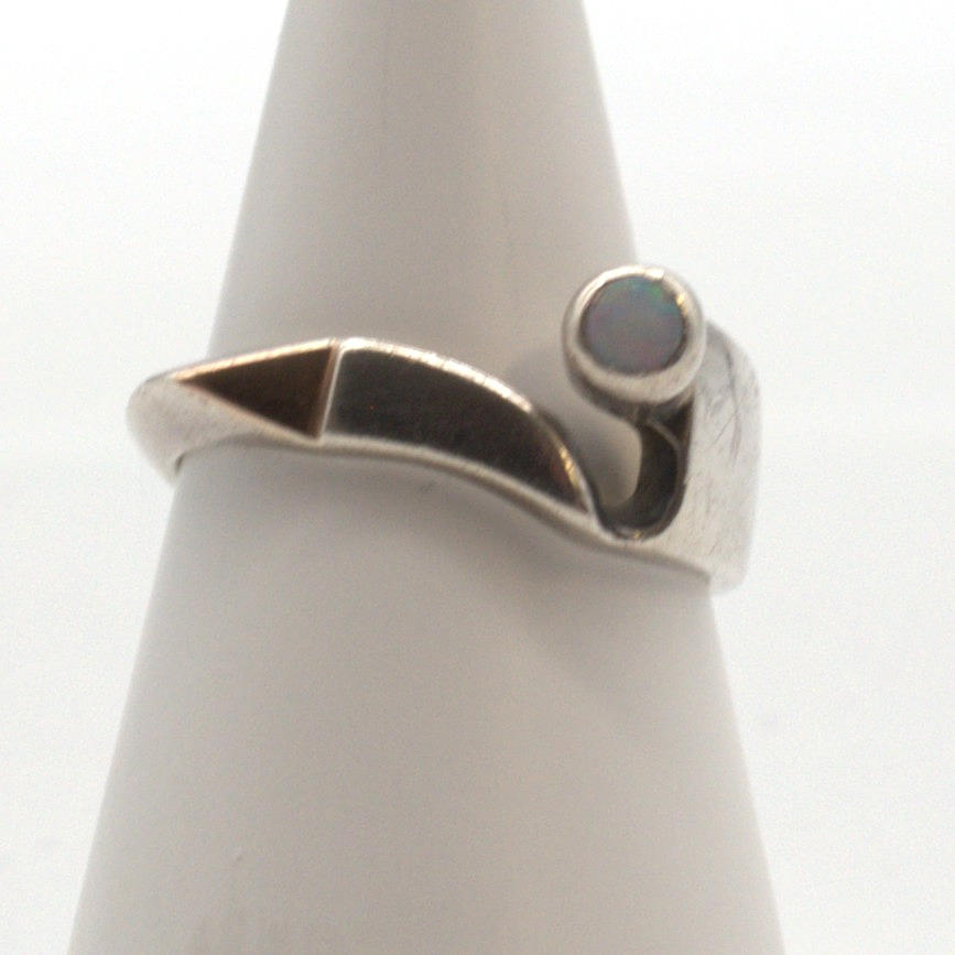 DESIGNER RING STERLING SILVER, WITH OPAL, HALLMARKED, WITH MAKER'S MARK.