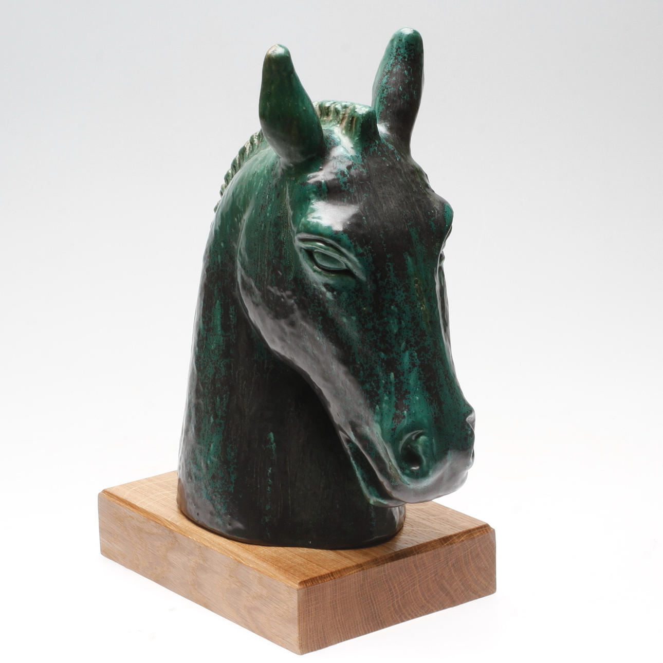 GUNNAR NYLUND. Skulptur, hästhuvud, stengods, Rörstrand, signerad R GN.