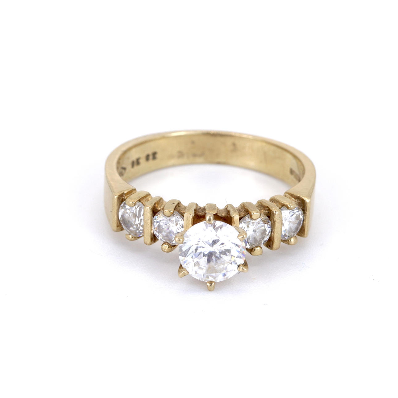 9CT GOLD CUBIC ZIRCONIA SET RING.