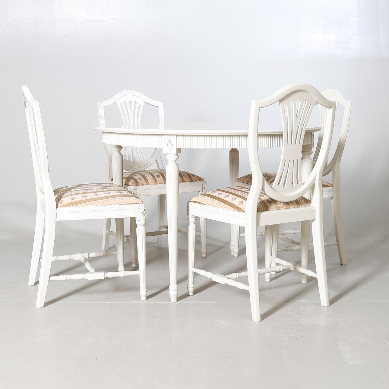 MATSALSMÖBEL, Gustaviansk stil, 1900-tal.