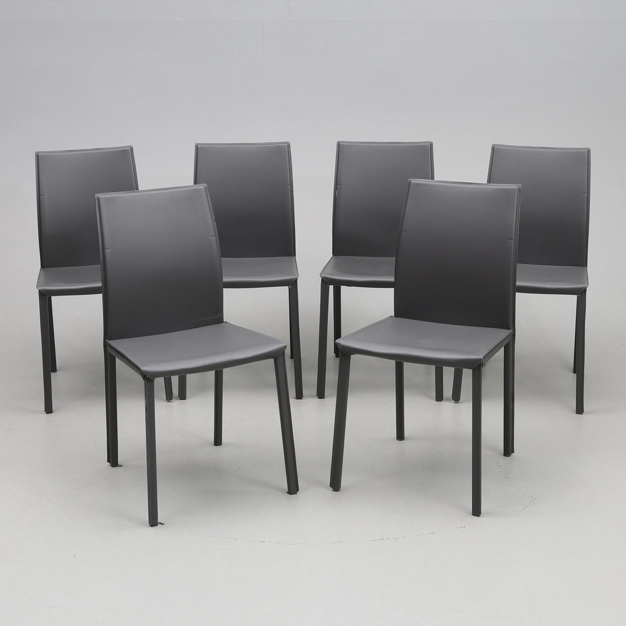 STOLAR. 6 st, "Zarra", grått konstläder, BoConcept, modell 1470.