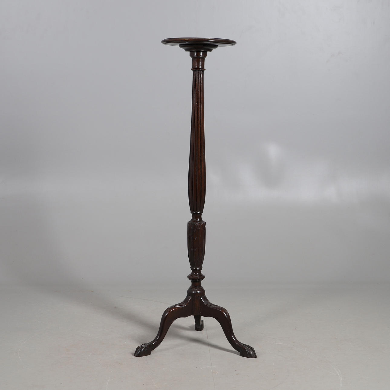 19TH CENTURY MAHOGANY TORCHERE.