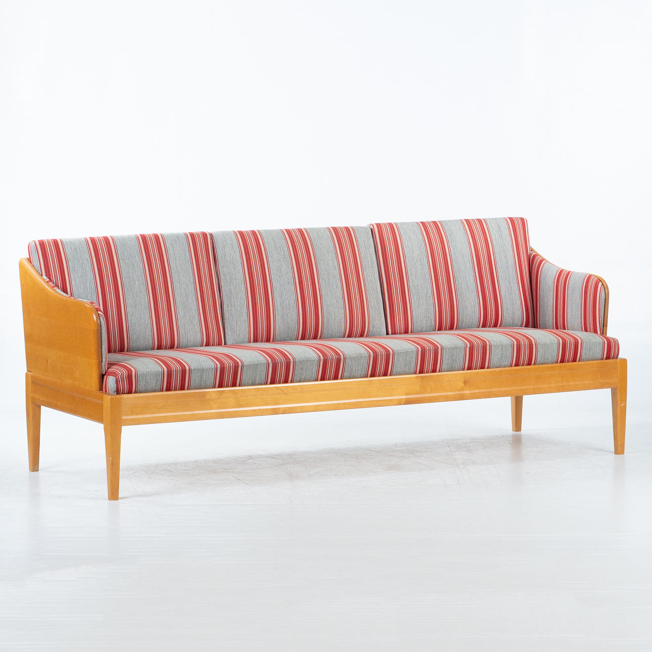 CARL MALMSTEN. Soffa, björk, "Gustavianus", formgiven 1956.