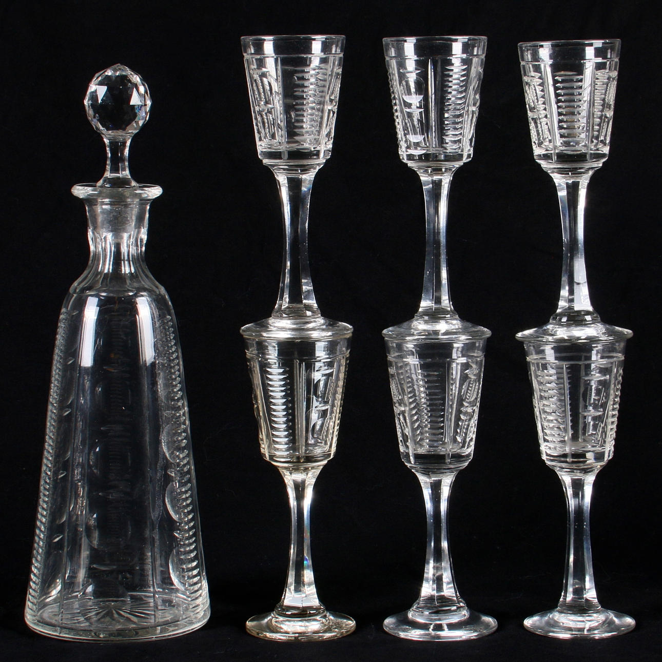 KARAFF, samt snapsglas, 7 delar, glas med slipad dekor, 1800-tal.
