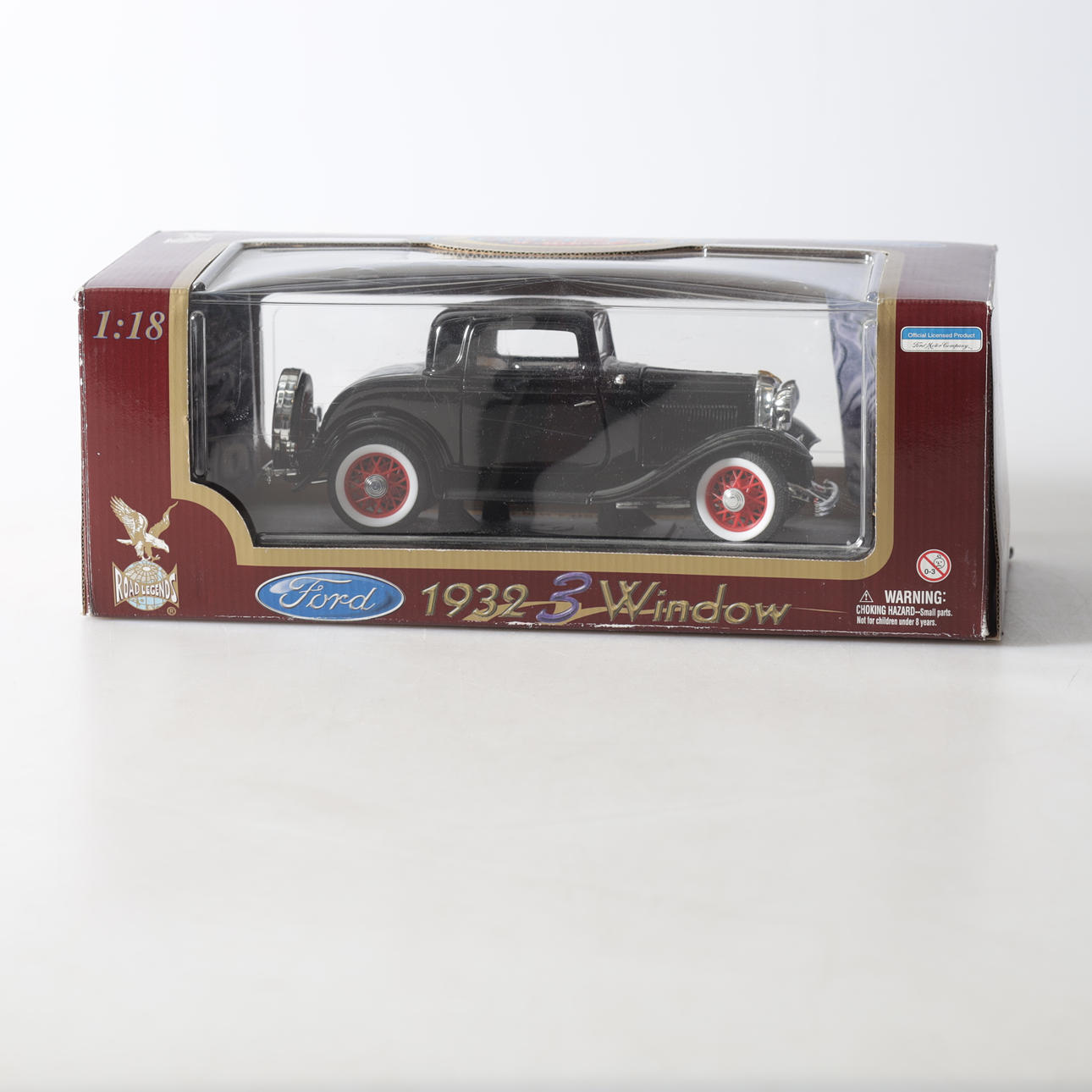 SAMLARBIL 1:18 Road Legends 1932 Ford 3-Window.