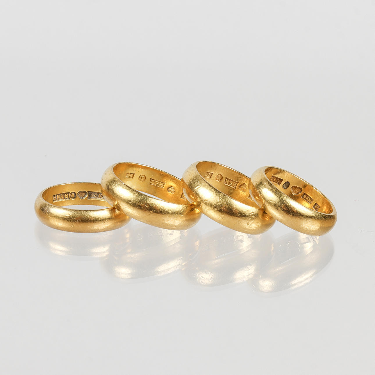 RINGAR 4 stycken 23k guld.