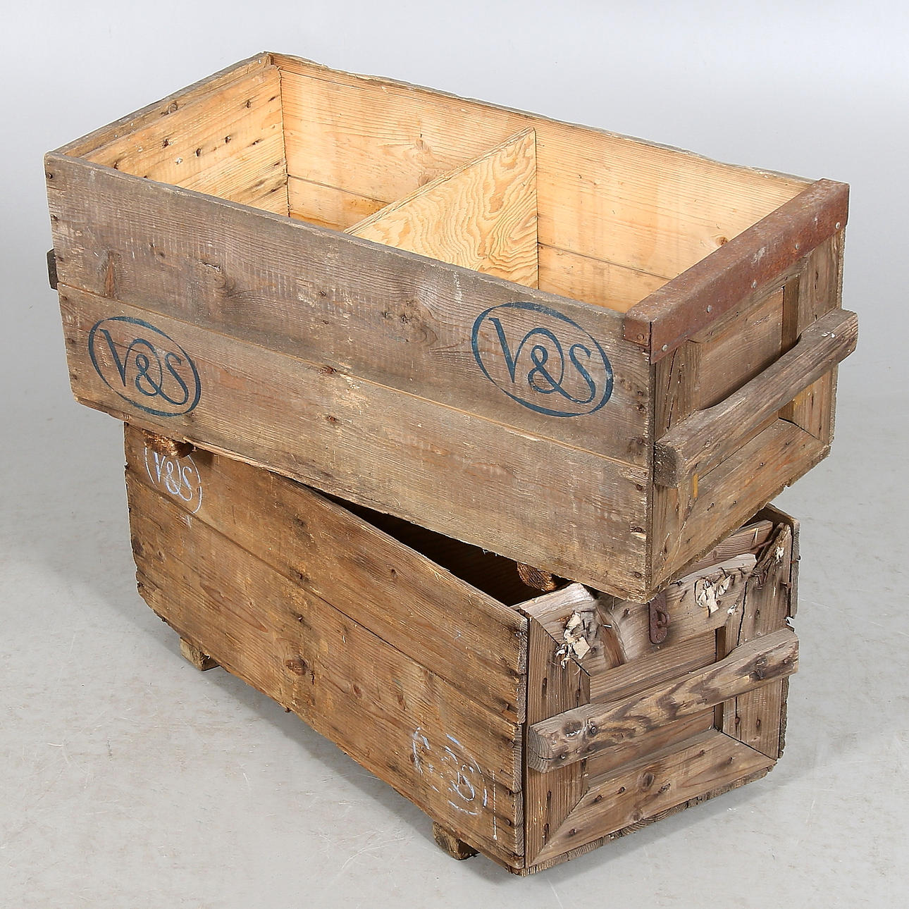 TRÄLÅDOR, 2 st, Vin & Sprit. 1900-talets första hälft.