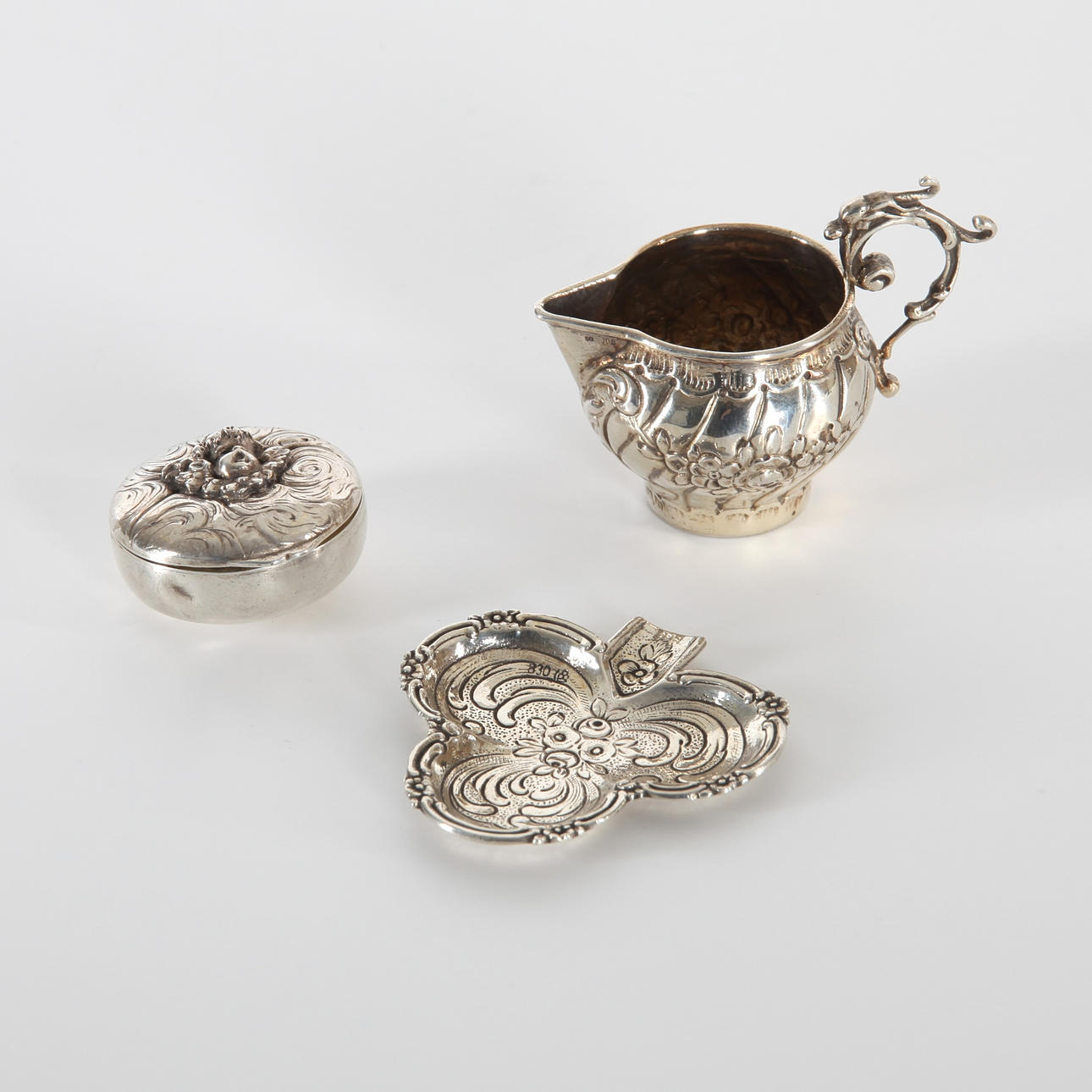 SILVER OBJECTS, 3 pieces, Germany and England, 19th century.