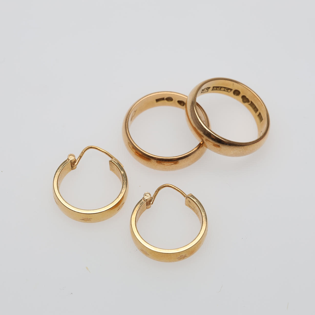 PARTI GULD 18K vikt ca 11,2 gram.