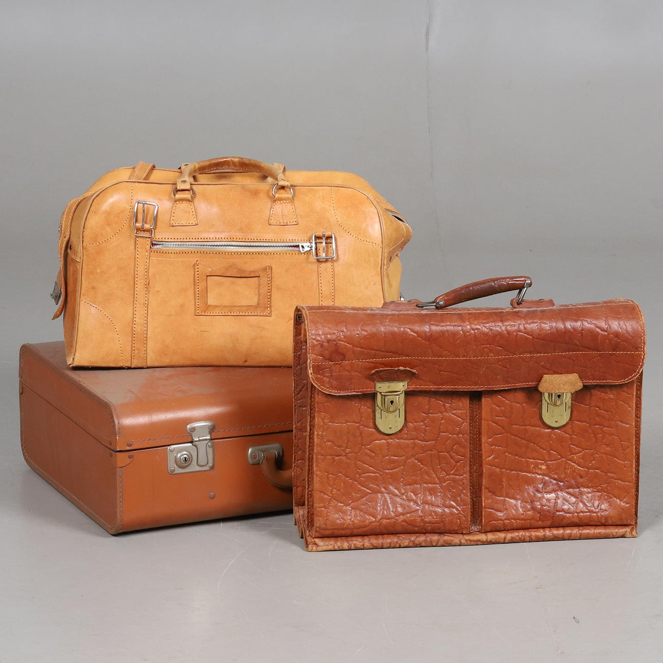 VÄSKOR. 3 st. Hardcase & läder, 1900-talets andra halva.