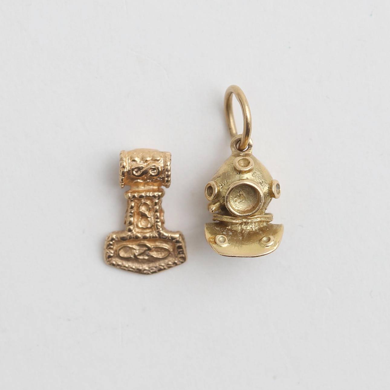 HÄNGEN 2 st, Guld 18K, 6,92 gram.
