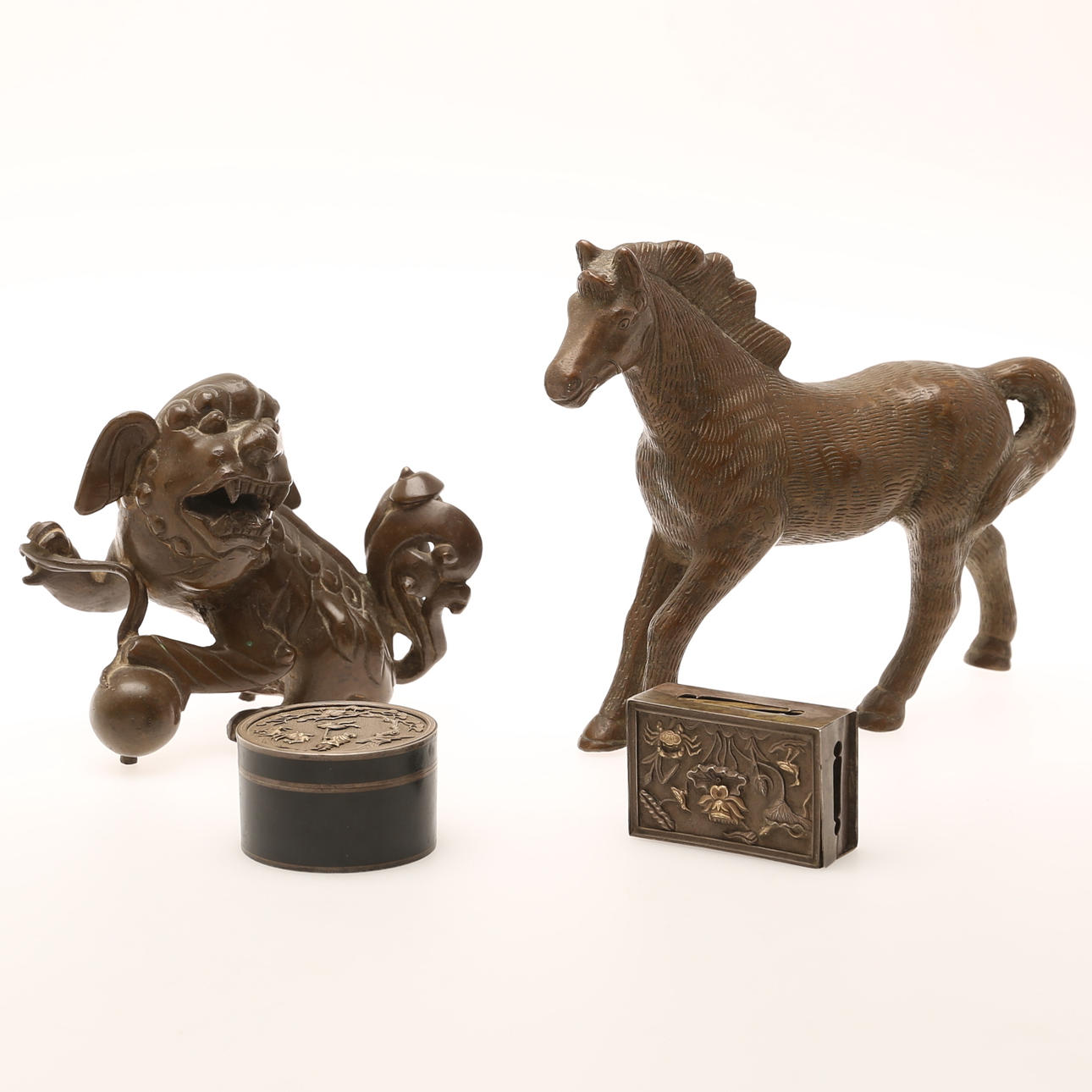 HÄST, Fo-Hund. Brons. ASKAR, 2 st, metall. Asien.