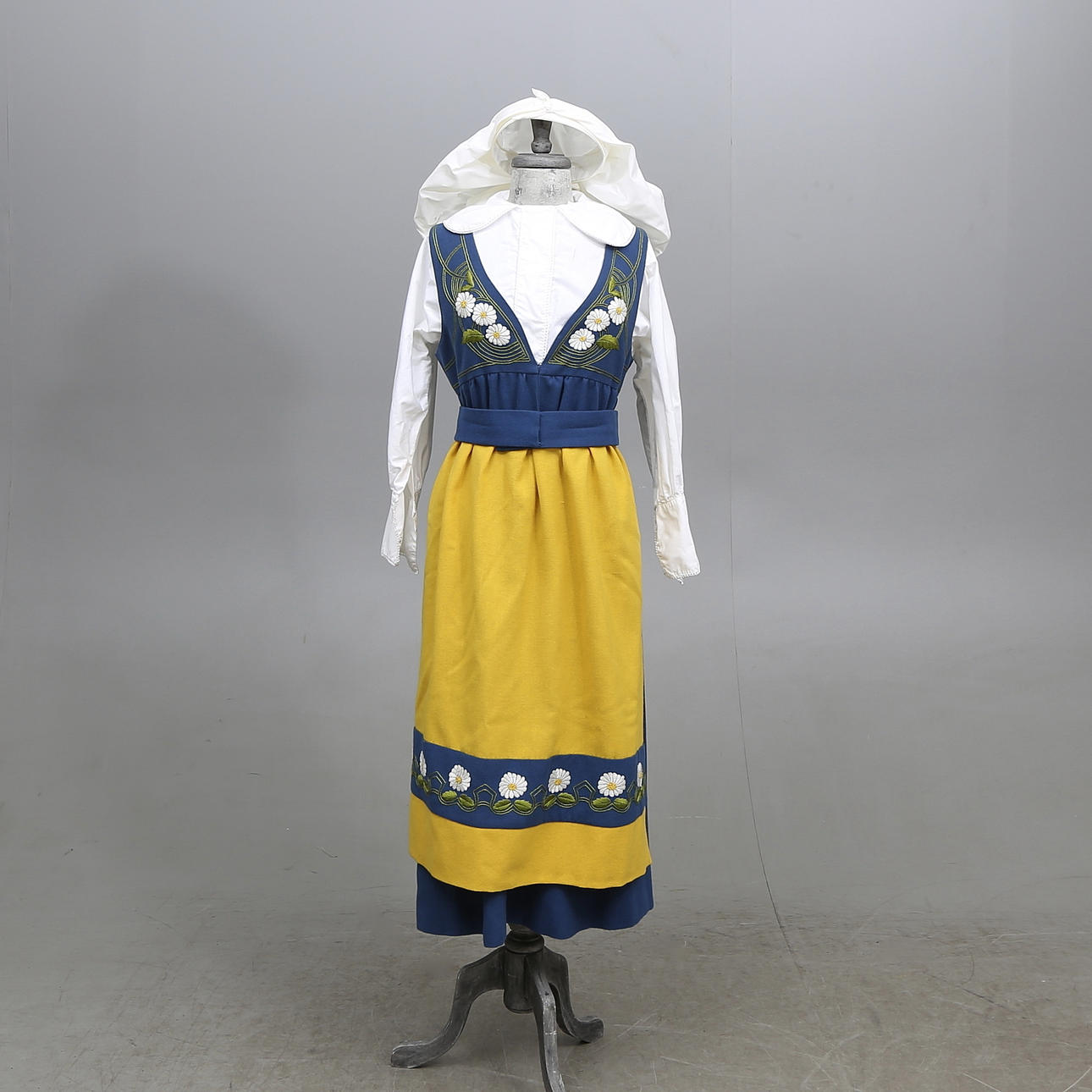 FOLKDRÄKT "Sverigedräkten".