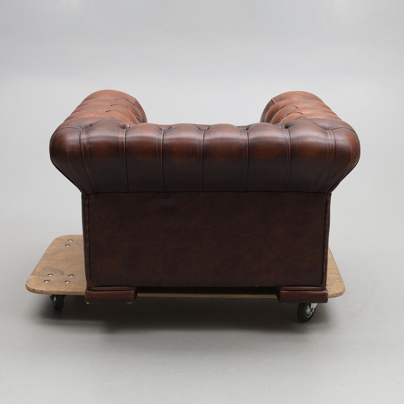 FÅTÖLJ CHESTERFIELD.