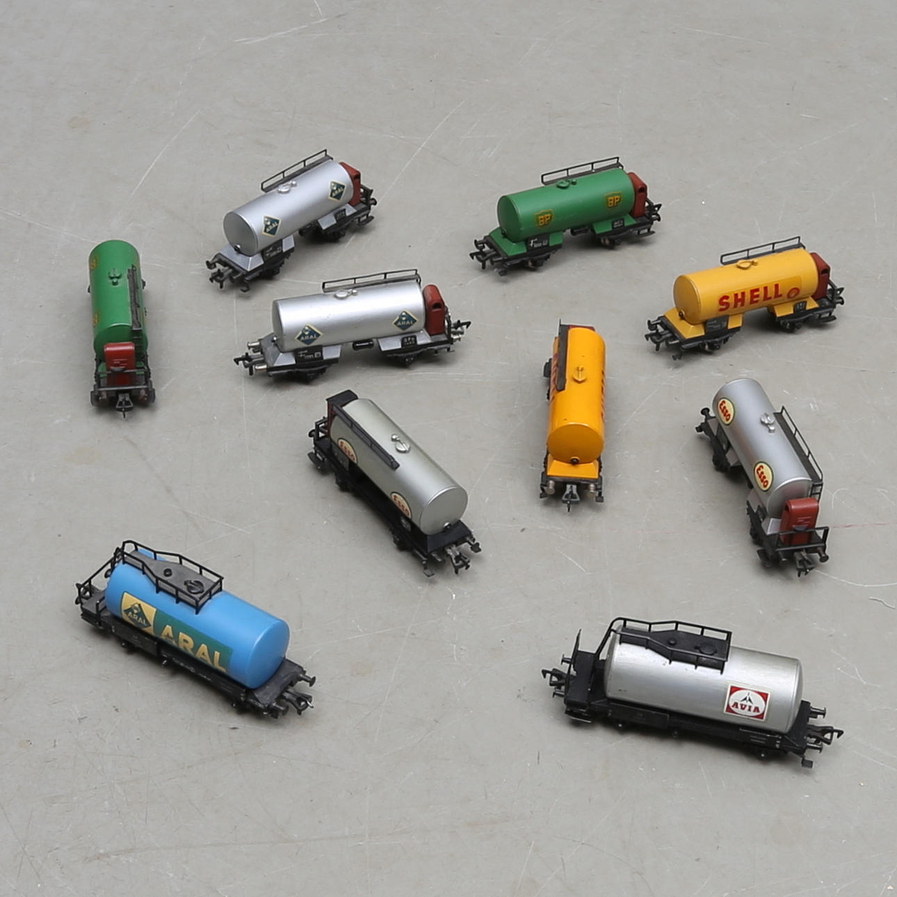 FLEISCHMANN, 10 tankvagnar, mest 1465.