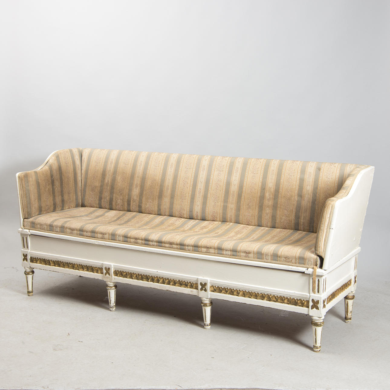 SOFFA, vitmålad med förgyllningar, gustaviansk.