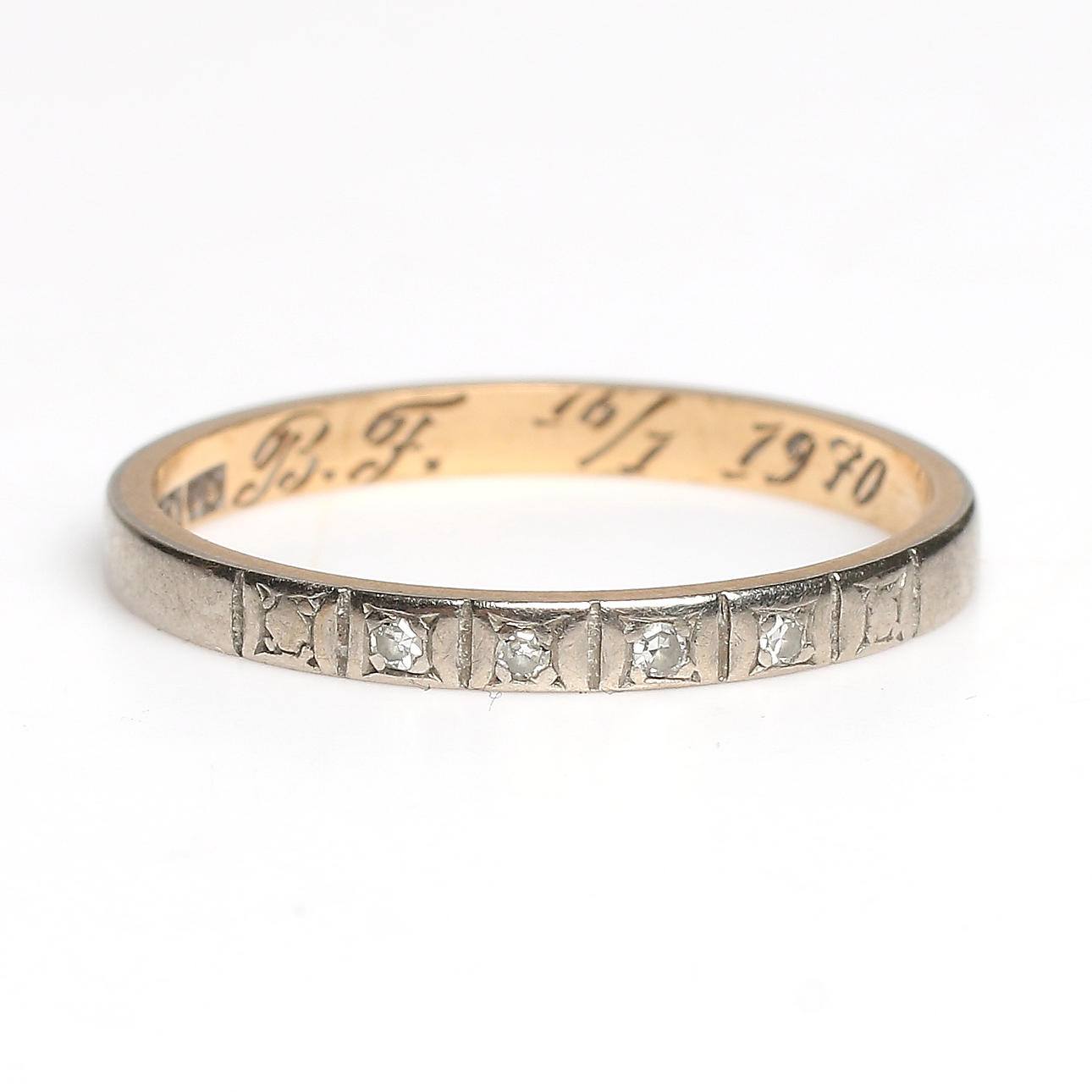 RING, 18k, med fyra briljanter tot. 0,04 ct. Örneus Guldsmedja, Stockholm. 1964. Bruttovikt 1 gram.